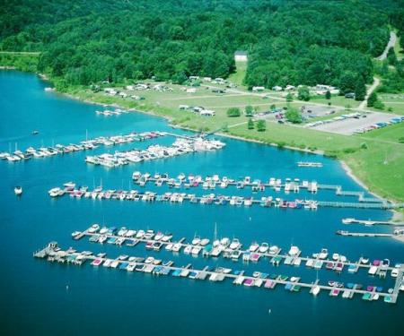 Aerial view of the docks at Onoville Marina Park